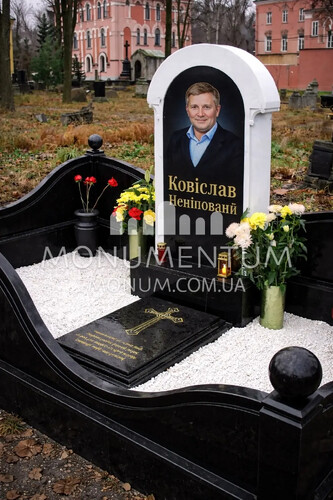 Памятники Фото памятников с колоннами/крышами/арками nKOL2602 фото