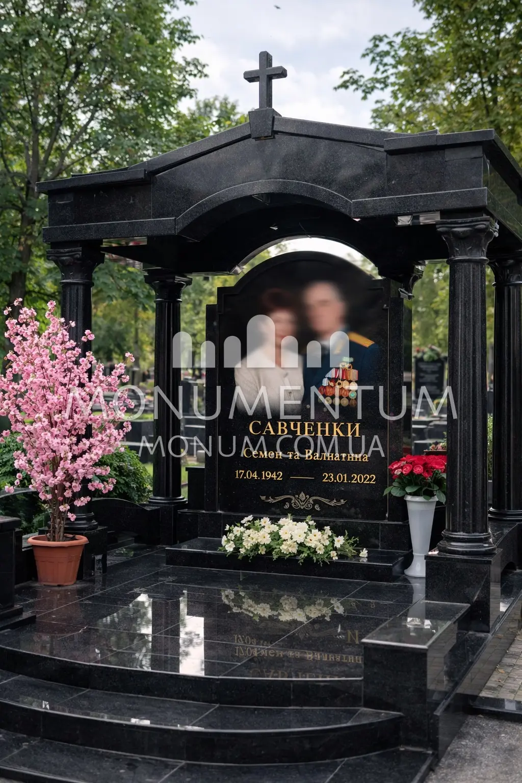 Фото пам'яток із колонами/дахами/арками